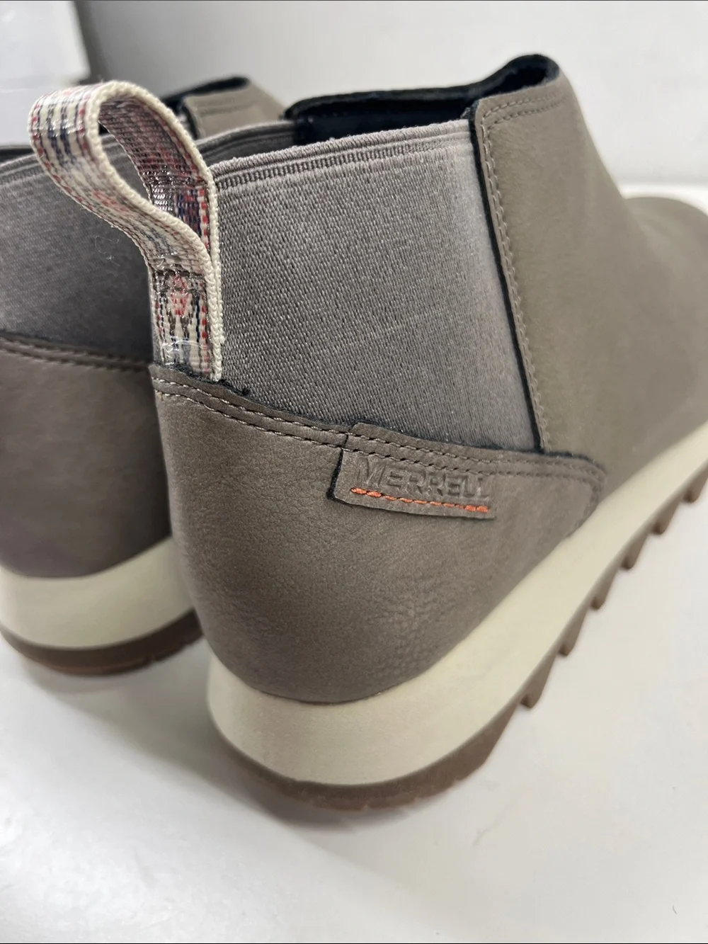 New Merrell Women's Alpine Chelsea Boots in Grey Vegan Leather Size 11